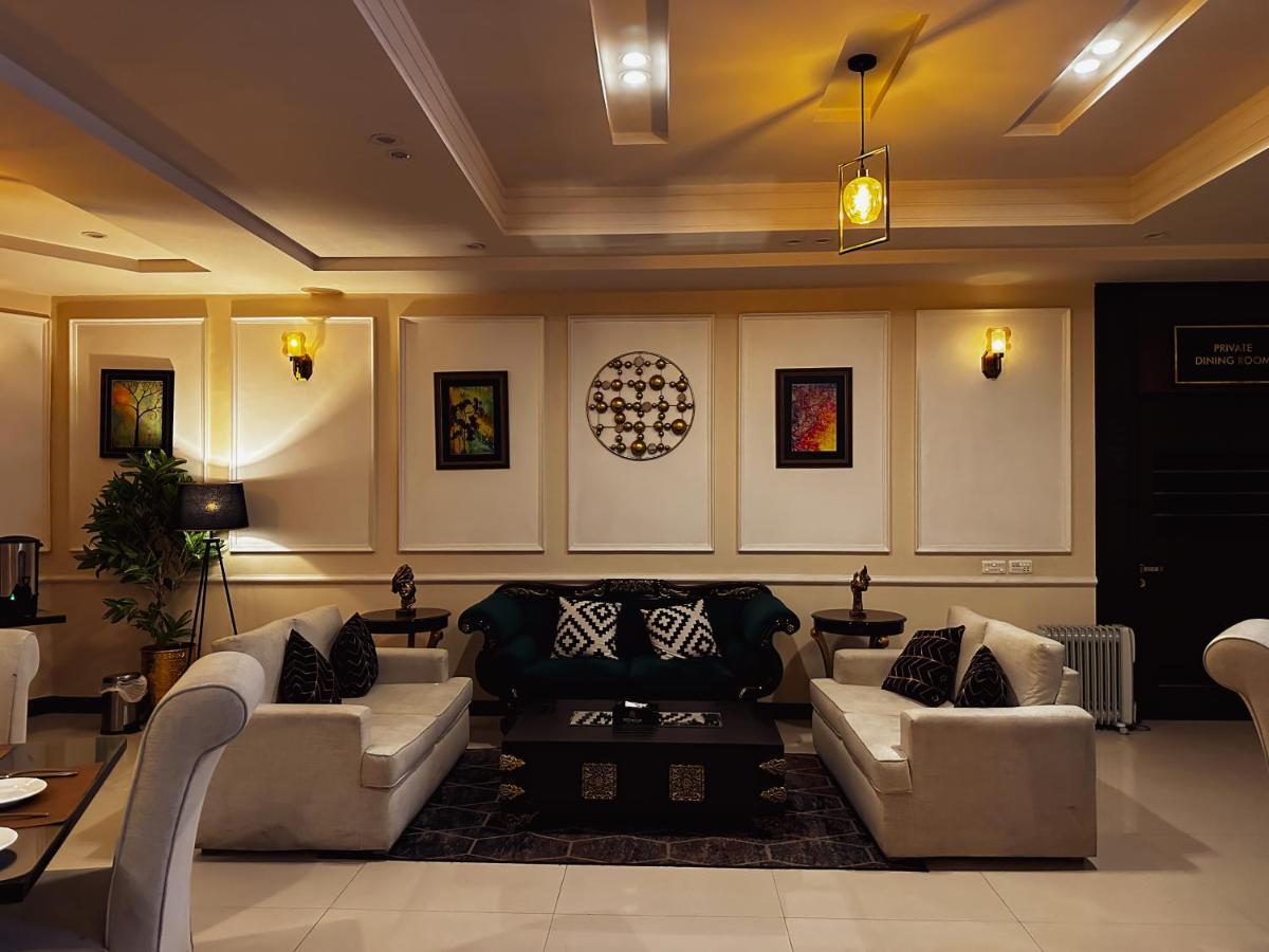Oxygym Club Hotel & Suites Faisalabad Exterior foto